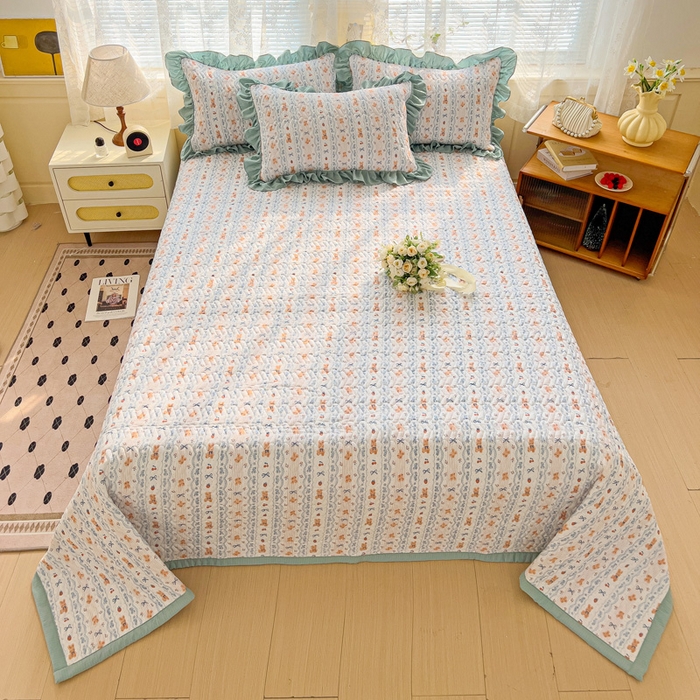 91家纺网 家纺一手货源 找家纺 2025云感提花双层纱加厚夹棉绗缝床盖 他和她的兔