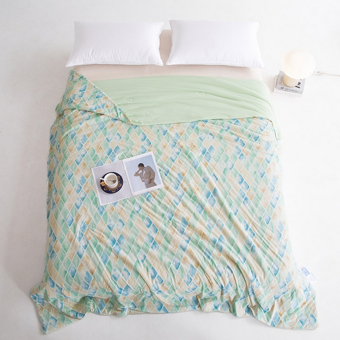 91家纺网 家纺一手货源 找家纺 睡棉坊2025新款数码印花高克重凉感丝夏凉被呱呱被10%大豆纤维填充带质检报告 媚格绿