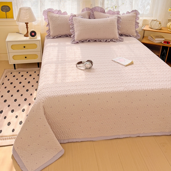 91家纺网 家纺一手货源 找家纺 2025云感提花双层纱加厚夹棉绗缝床盖 倾心紫