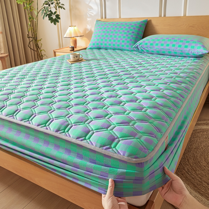 91家纺网 家纺一手货源 找家纺 雪云美2025新款A类全棉色织水洗棉夹棉床笠大豆床罩床垫保护套可定制 绿紫格