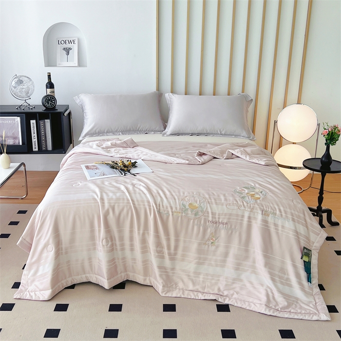 91家纺网 家纺一手货源 找家纺 优姿家纺 2025新款60S天丝绣花镂空夏被4 浅粉色条纹