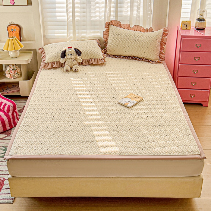 91家纺网 家纺一手货源 找家纺 纽缦家纺2025新款云感提花双层纱夹棉床垫 波点世界