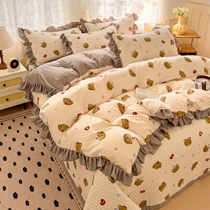 91家纺网 家纺一手货源 找家纺 纽缦家纺2025新款云感提花双层纱床盖韩版四件套 奇妙小熊米