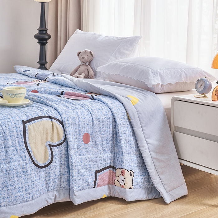 91家纺网 家纺一手货源 找家纺 羽梦家纺2025新款新疆棉花全棉夏凉被 可乐熊兰