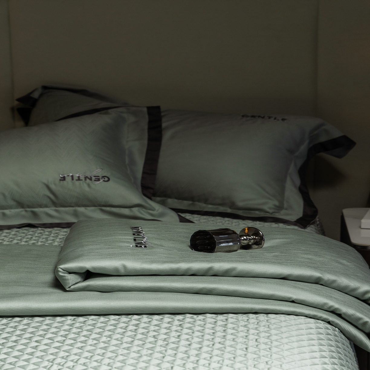 91家纺网 家纺一手货源 找家纺 时亿家居  2025新款80天丝提花床盖款夏被四件套 -晓雅系列 晓雅绿