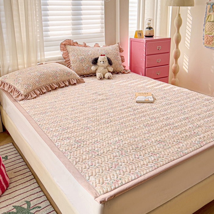 91家纺网 家纺一手货源 找家纺 （总）纽缦家纺2025新款云感提花双层纱夹棉床垫