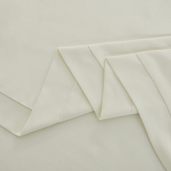 91家纺网 家纺一手货源 找家纺 不打烊家纺 2025新款贡缎绣花熊猫系列美容床罩 米白色拼卡其色