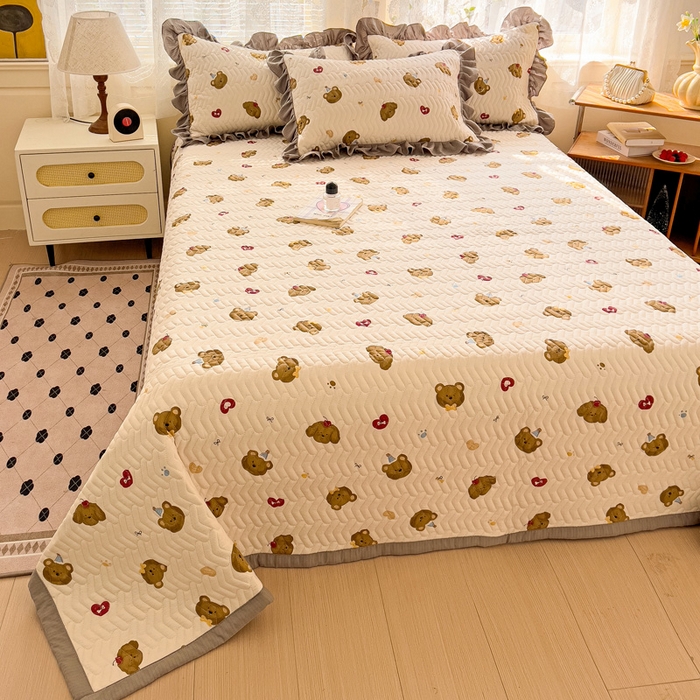 91家纺网 家纺一手货源 找家纺 2025云感提花双层纱加厚夹棉绗缝床盖 奇妙小熊米