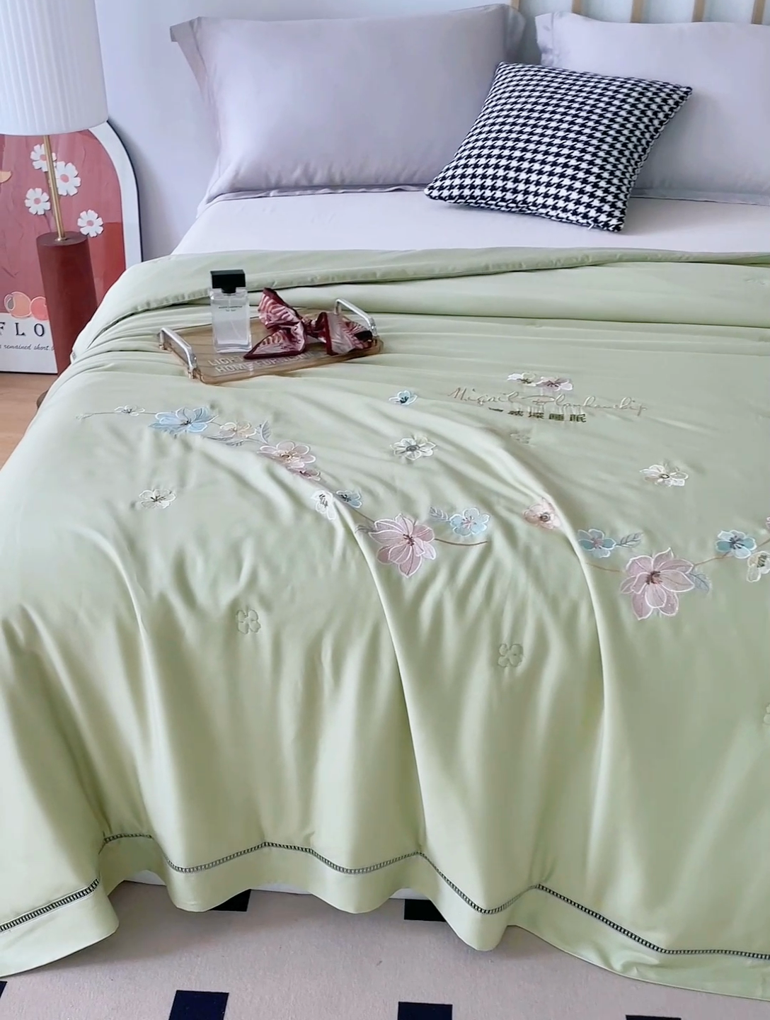 91家纺网 家纺一手货源 找家纺 优姿家纺 2025新款60S天丝绣花镂空夏被3 浅绿色