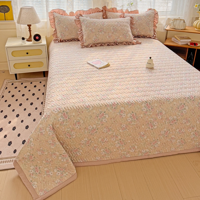 91家纺网 家纺一手货源 找家纺 2025云感提花双层纱加厚夹棉绗缝床盖 爱如星辰