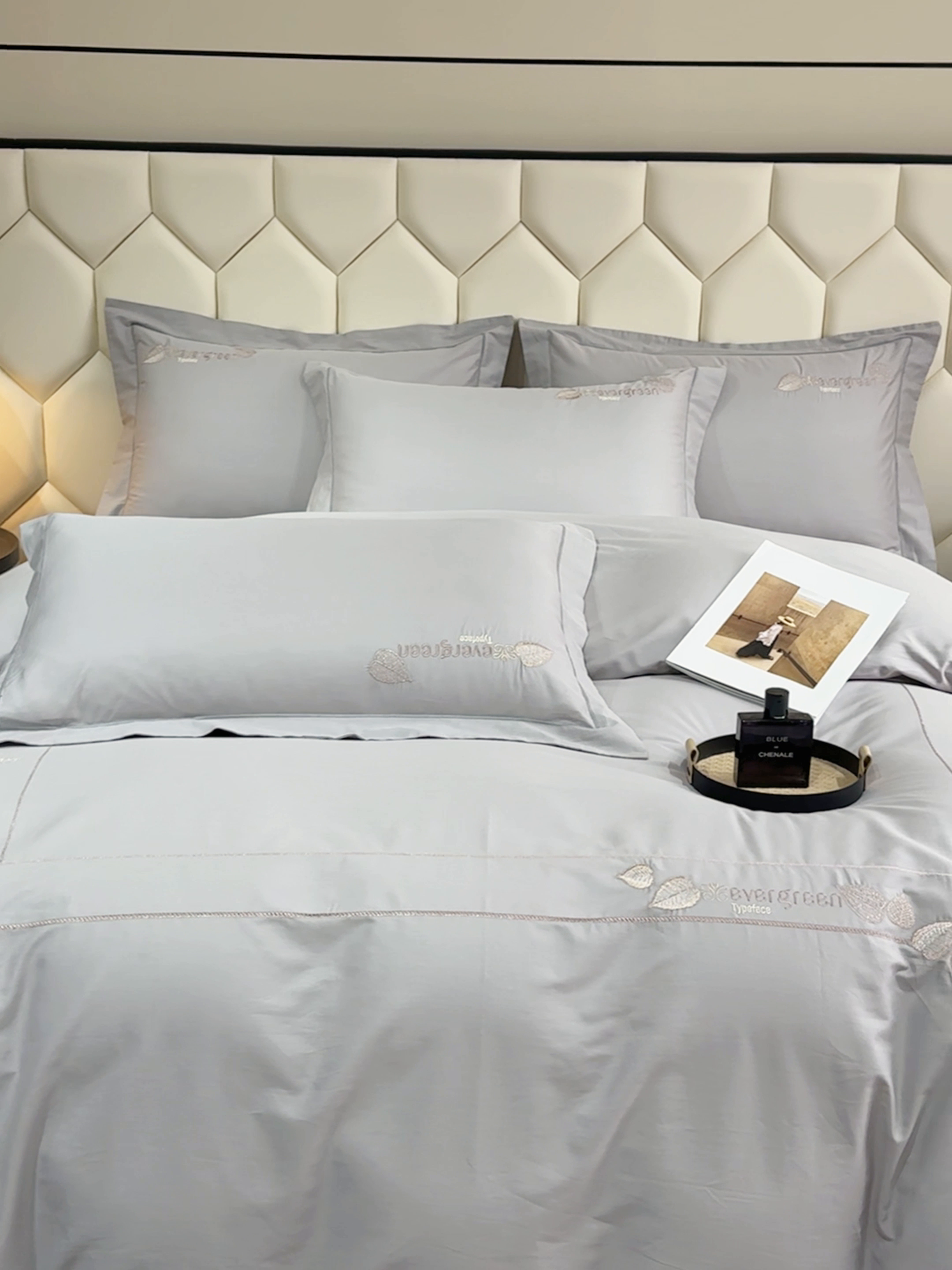 91家纺网 家纺一手货源 找家纺 U品汇  2025新款纯棉全棉长绒棉刺绣绣花高端礼盒四件套-叶夕 花晨叶夕-银灰