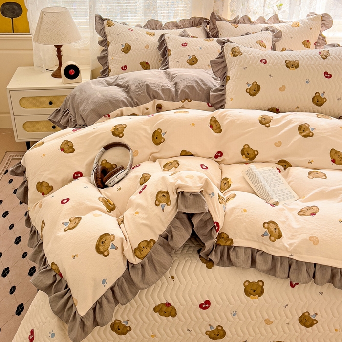 91家纺网 家纺一手货源 找家纺 纽缦家纺2025新款云感提花双层纱床盖韩版四件套 奇妙小熊米