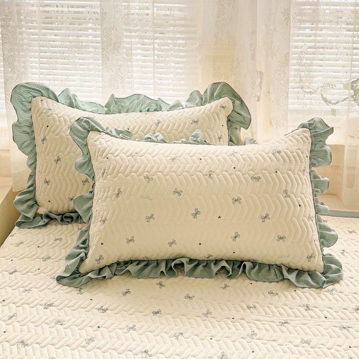 91家纺网 家纺一手货源 找家纺 2025云感提花双层纱加厚夹棉绗缝床盖 相思蓝