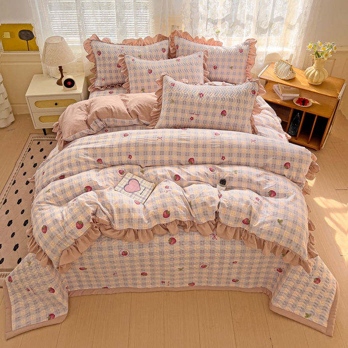 91家纺网 家纺一手货源 找家纺 纽缦家纺2025新款云感提花双层纱床盖韩版四件套 有草莓的地方