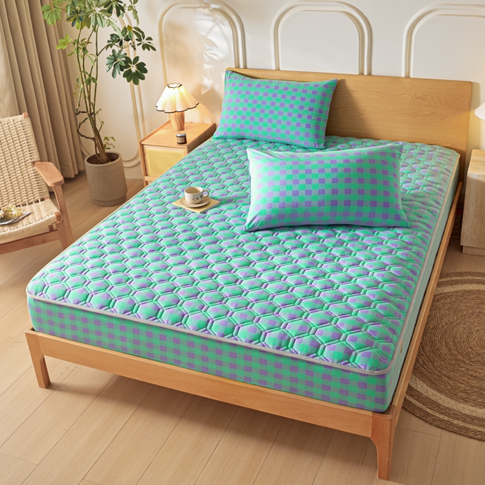 91家纺网 家纺一手货源 找家纺 雪云美2025新款A类全棉色织水洗棉夹棉床笠大豆床罩床垫保护套可定制 绿紫格