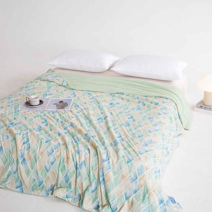 91家纺网 家纺一手货源 找家纺 睡棉坊2025新款数码印花高克重凉感丝夏凉被呱呱被10%大豆纤维填充带质检报告 媚格绿