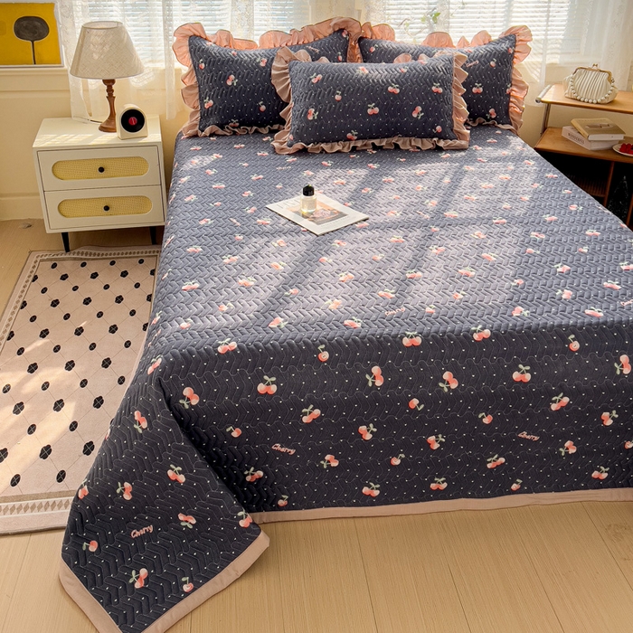 91家纺网 家纺一手货源 找家纺 2025云感提花双层纱加厚夹棉绗缝床盖 大吉大厘