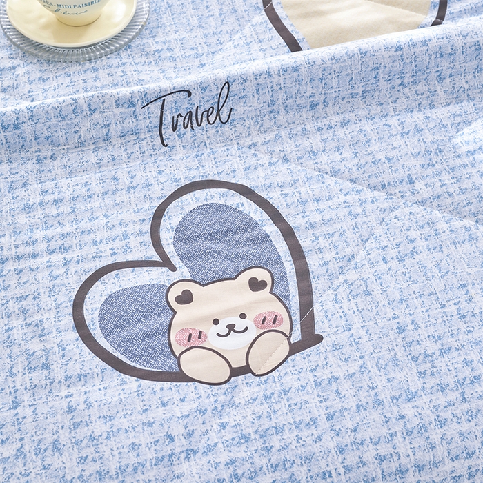 91家纺网 家纺一手货源 找家纺 羽梦家纺2025新款新疆棉花全棉夏凉被 可乐熊兰