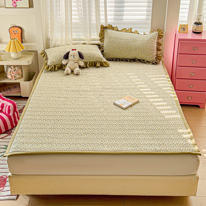 91家纺网 家纺一手货源 找家纺 纽缦家纺2025新款云感提花双层纱夹棉床垫 落日暮年绿