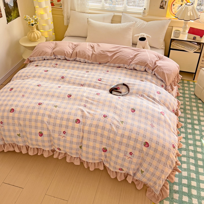 91家纺网 家纺一手货源 找家纺 纽缦家纺 2025新款云感提花双层纱韩版被套 有草莓的地方