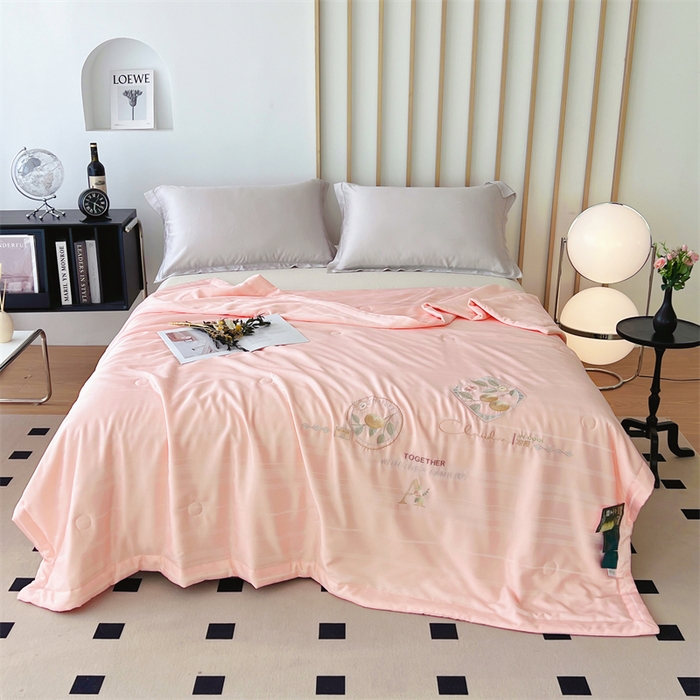 91家纺网 家纺一手货源 找家纺 优姿家纺 2025新款60S天丝绣花镂空夏被4 粉色