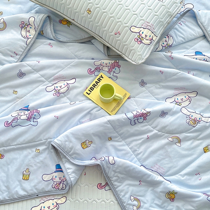 91家纺网 家纺一手货源 找家纺 希诺2025春夏新款小版三丽鸥凉感夏被夏凉被空调被 彩虹玉桂狗