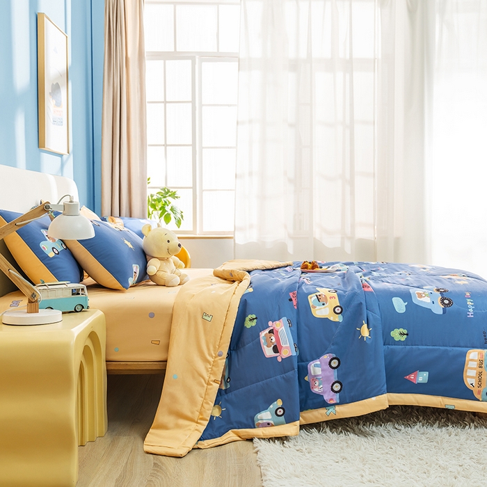 91家纺网 家纺一手货源 找家纺 暖阳 【同款地板价】2025年新款全棉印花棉花夏被四件套被子被芯 汽车派对