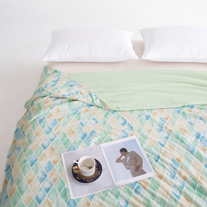 91家纺网 家纺一手货源 找家纺 睡棉坊2025新款数码印花高克重凉感丝夏凉被呱呱被10%大豆纤维填充带质检报告 媚格绿