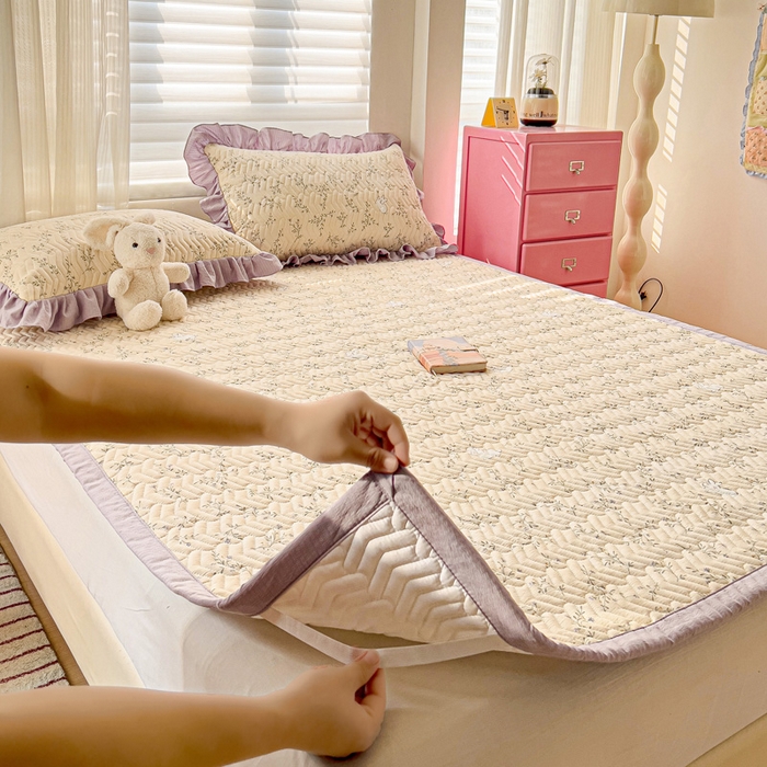 91家纺网 家纺一手货源 找家纺 纽缦家纺2025新款云感提花双层纱夹棉床垫 森田野园