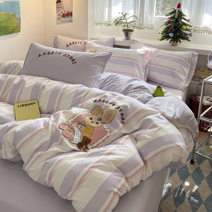 91家纺网 家纺一手货源 找家纺 桃心家居 2025新款A类亲肤舒适软糯云柔水洗棉印加绣卡通毛巾绣水洗棉系列 云柔水洗棉-印加绣紫条兔