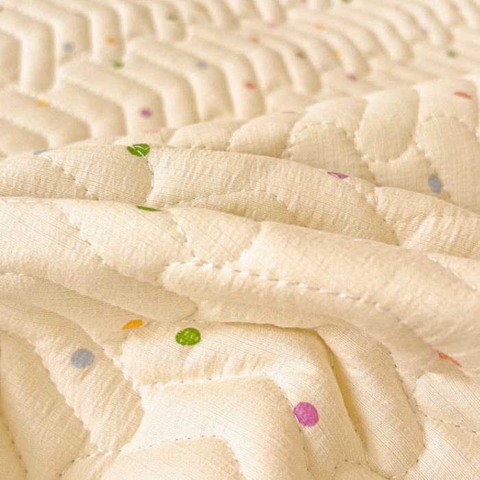 91家纺网 家纺一手货源 找家纺 2025云感提花双层纱加厚夹棉绗缝床盖 波点世界