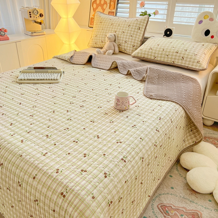 91家纺网 家纺一手货源 找家纺 雅萱家纺  2025新款双面全棉印花床盖三件套 格子樱桃