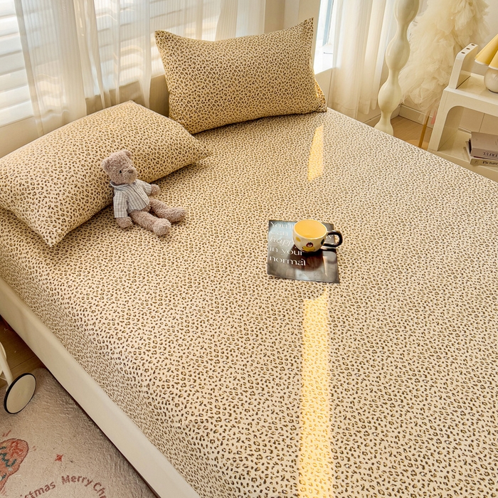 91家纺网 家纺一手货源 找家纺 纽缦家纺 2025新款云感提花双层纱床笠 小豹纹