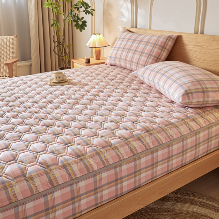 91家纺网 家纺一手货源 找家纺 雪云美2025新款A类全棉色织水洗棉夹棉床笠大豆床罩床垫保护套可定制 莫尼 粉