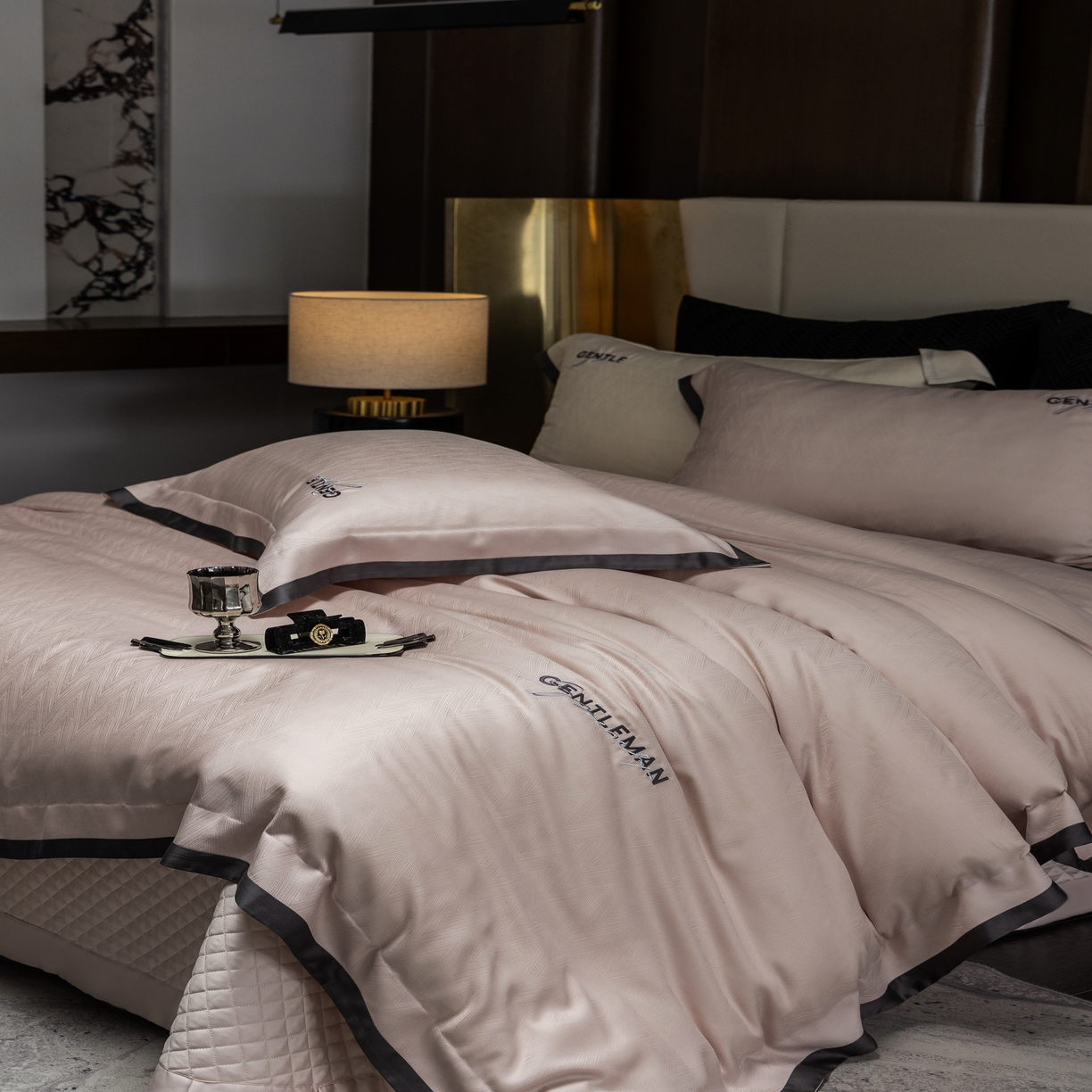 91家纺网 家纺一手货源 找家纺 时亿家居 2025新款80天丝提花床盖款四件套-晓雅系列 晓雅 粉