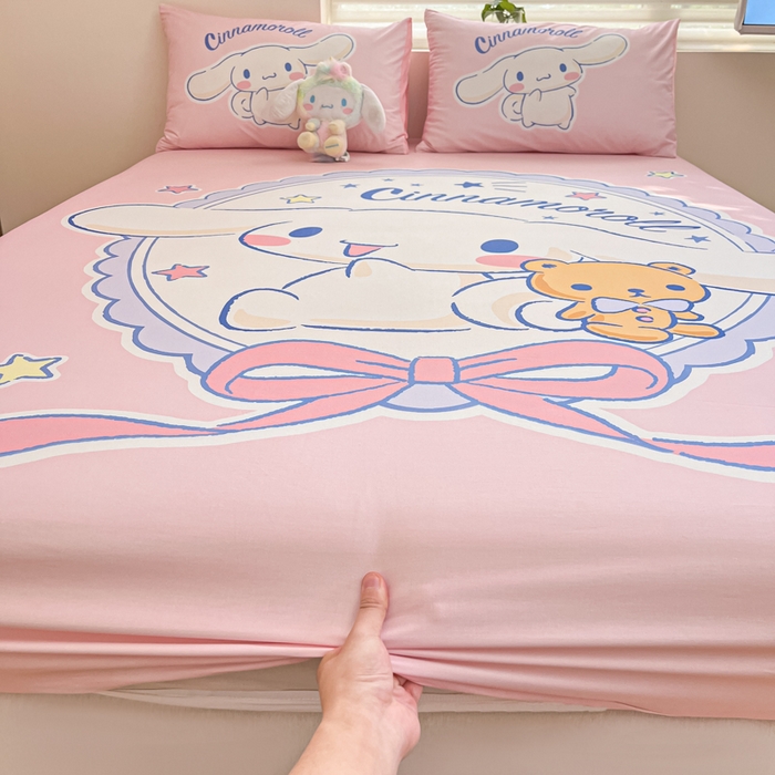 91家纺网 家纺一手货源 找家纺 金爱家 2025新款三丽欧全棉大版单品--床笠 棉单品-小熊玉桂狗粉