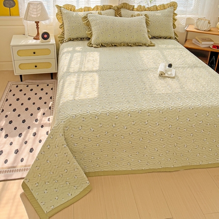 纽缦家纺 2025云感提花双层纱加厚夹棉绗缝床盖 落日暮年绿