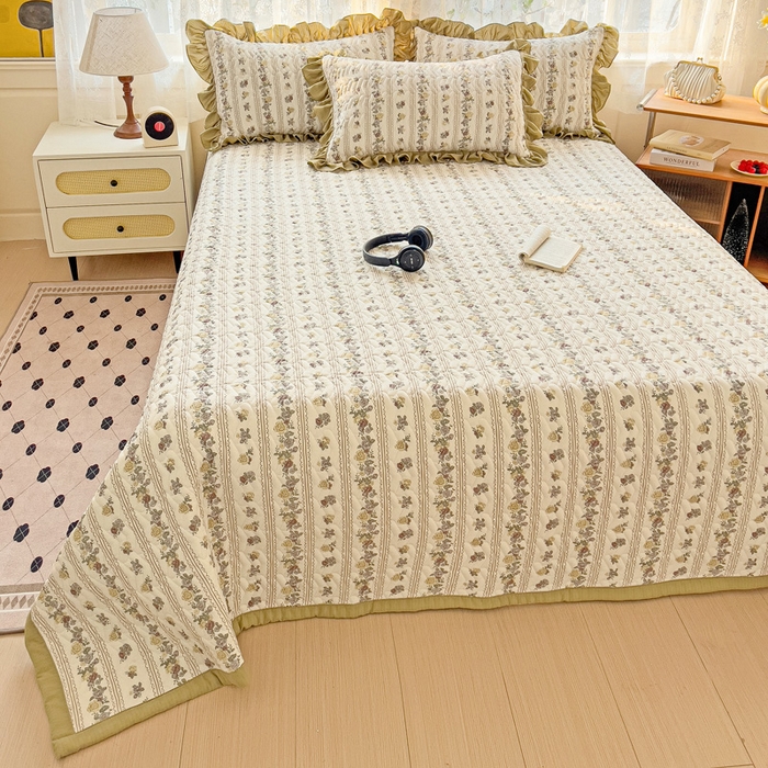 91家纺网 家纺一手货源 找家纺 2025云感提花双层纱加厚夹棉绗缝床盖 玫瑰哒