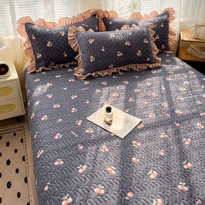 91家纺网 家纺一手货源 找家纺 2025云感提花双层纱加厚夹棉绗缝床盖 大吉大厘