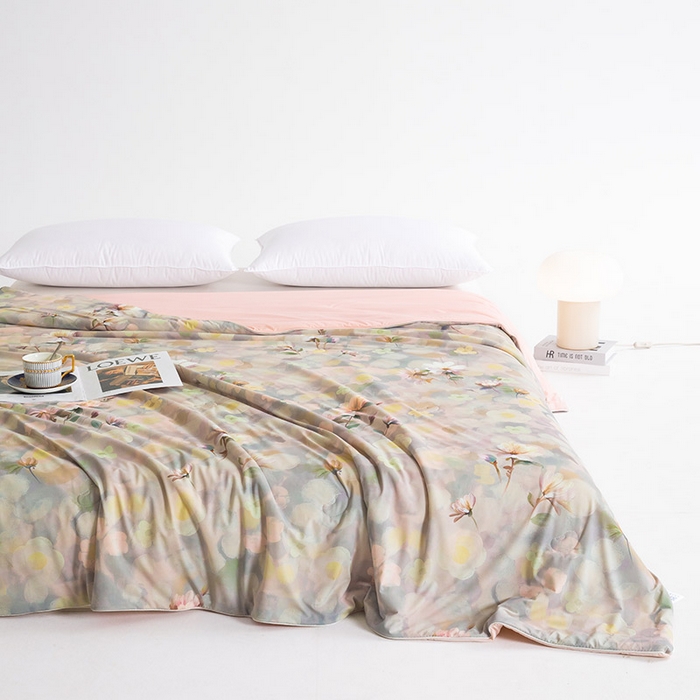 91家纺网 家纺一手货源 找家纺 睡棉坊2025新款数码印花高克重凉感丝夏凉被呱呱被10%大豆纤维填充带质检报告 静若繁花