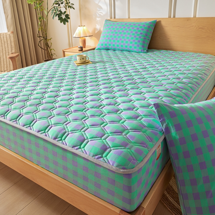 91家纺网 家纺一手货源 找家纺 雪云美2025新款A类全棉色织水洗棉夹棉床笠大豆床罩床垫保护套可定制 绿紫格