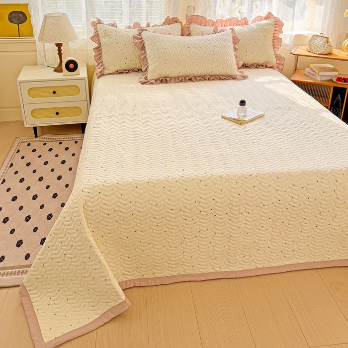 91家纺网 家纺一手货源 找家纺 2025云感提花双层纱加厚夹棉绗缝床盖 波点世界