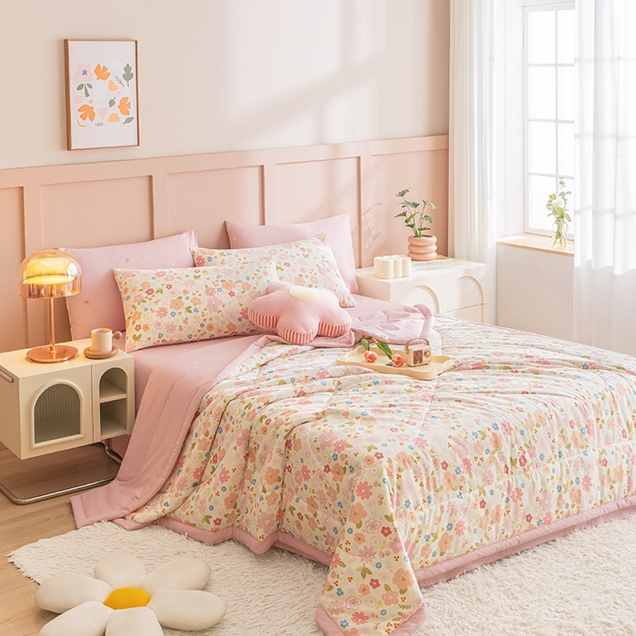 91家纺网 家纺一手货源 找家纺 暖阳 【同款地板价】2025年新款全棉印花棉花夏被四件套被子被芯 倾心之恋