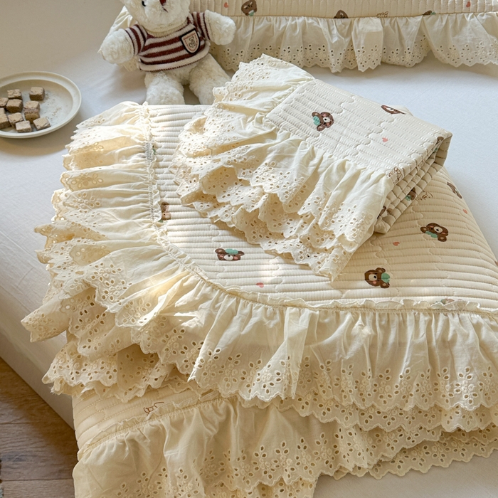 91家纺网 家纺一手货源 找家纺 金丝鸟 2025全棉镂空白色花边款韩式床盖 可爱小乖