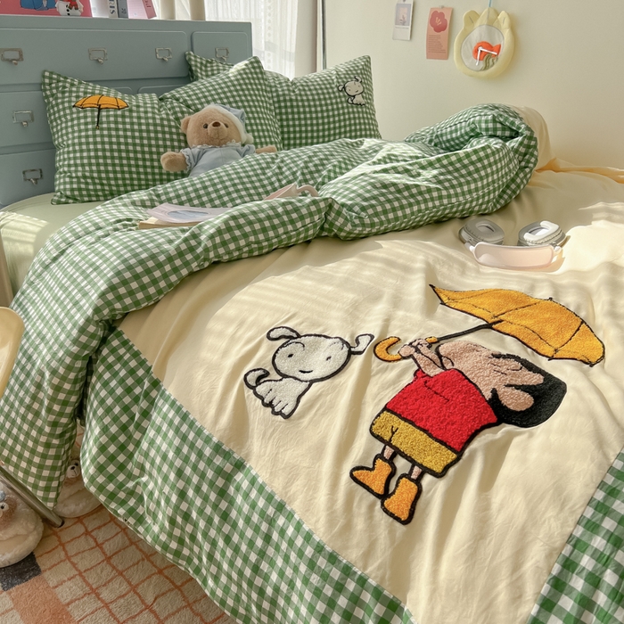 91家纺网 家纺一手货源 找家纺 2025春夏新款云朵棉水洗棉毛巾绣拼角工艺四件套 撑伞的小男孩-绿格