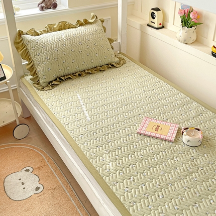 91家纺网 家纺一手货源 找家纺 （总）纽缦家纺 2025新款云感提花双层纱学生床垫