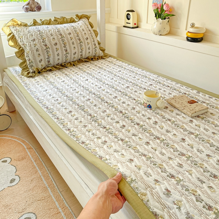 91家纺网 家纺一手货源 找家纺 纽缦家纺 2025新款云感提花双层纱学生床垫 玫瑰哒