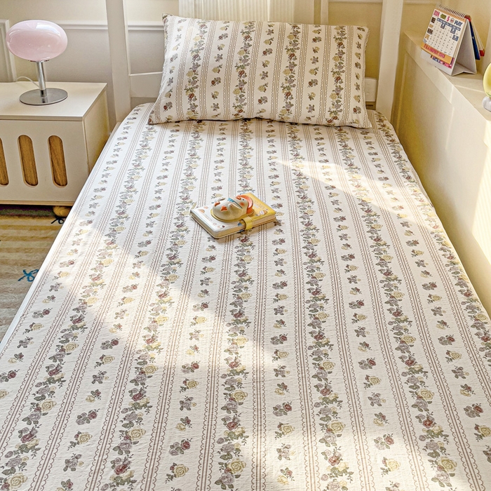 91家纺网 家纺一手货源 找家纺 纽缦家纺 2025新款云感提花双层纱学生床笠 玫瑰哒