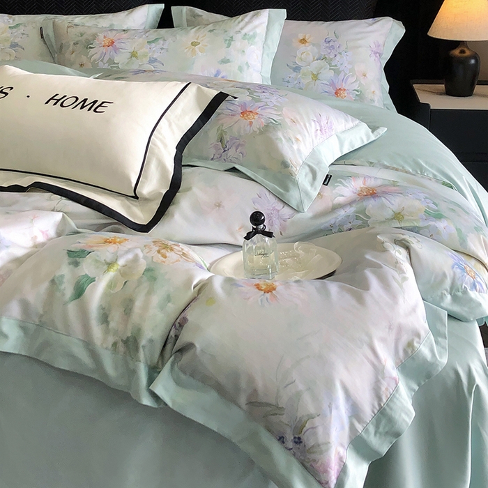 91家纺网 家纺一手货源 找家纺 薏思家纺 2025新款100支长绒棉数码印花飞边款四件套 晚香青玉