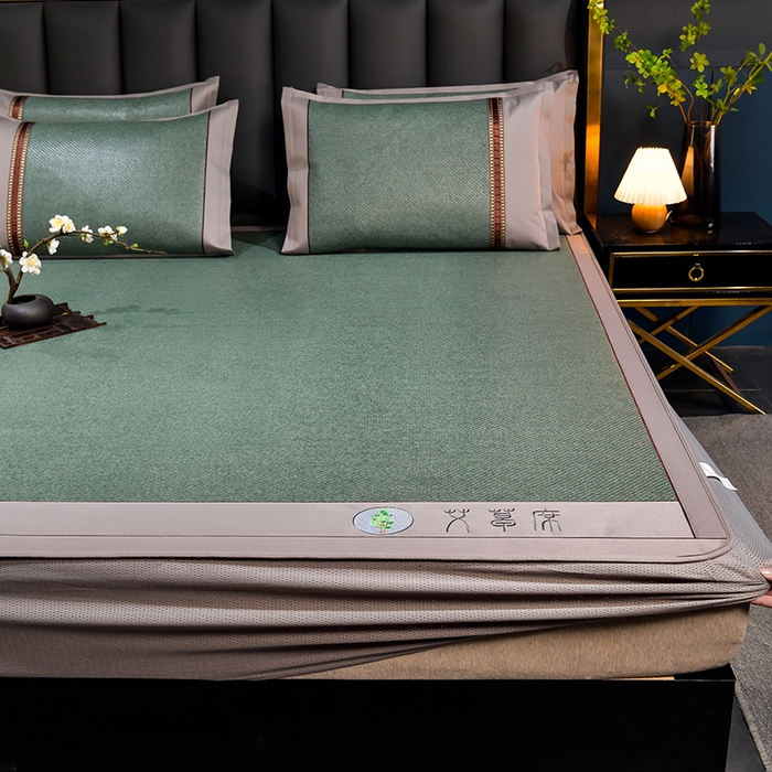 91家纺网 家纺一手货源 找家纺 小牛席业 2025新款加厚款-经典艾草养生席（床笠款）凉席藤席冰藤席冰丝席竹席草席空调席乳胶席豆豆席 艾草养生席-床笠款-墨绿